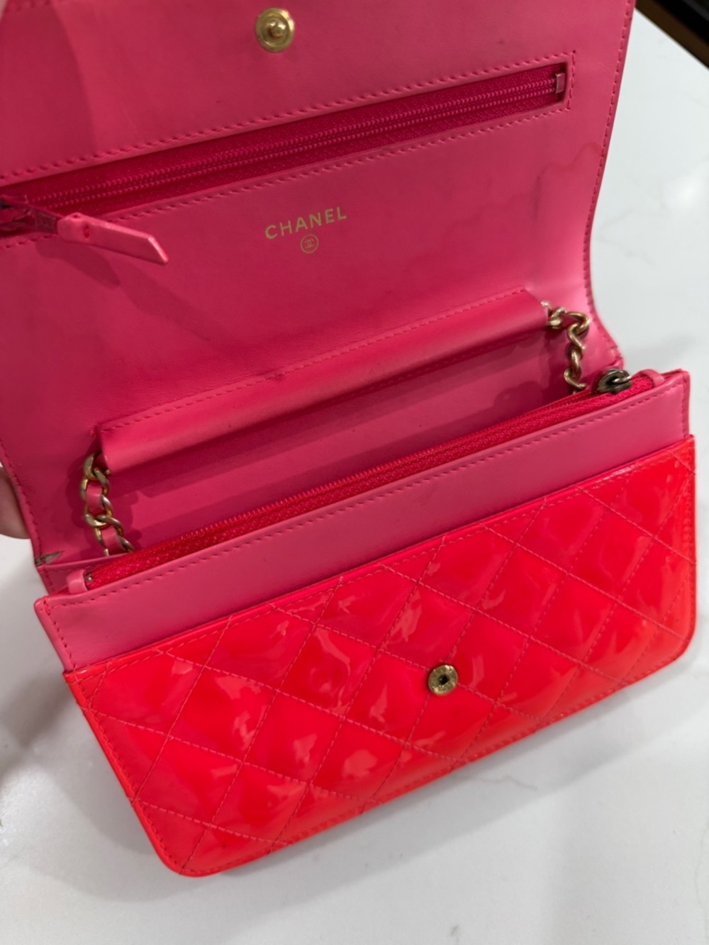 CHANEL Quilted Patent Clutch in Bright Red with Gold-Tone CC Lock - Picture 3 of 8